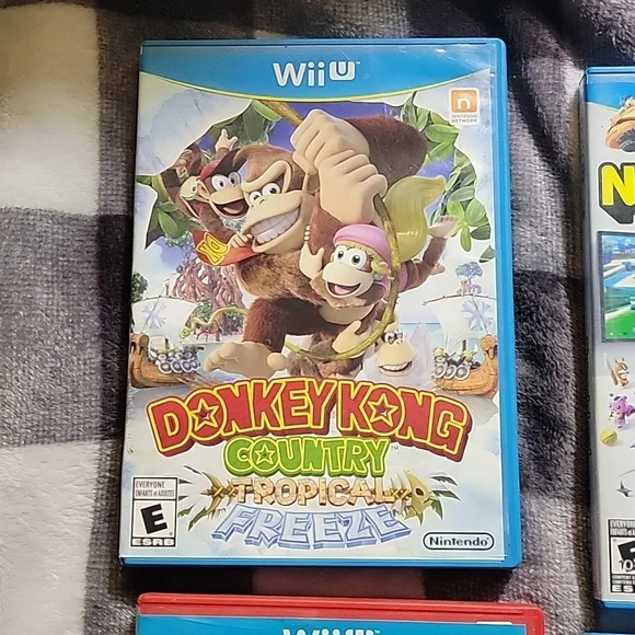 Nintendo Wii U Game Bundle Mario Mariokart DC Injustice Nintendoland Donkey Kong